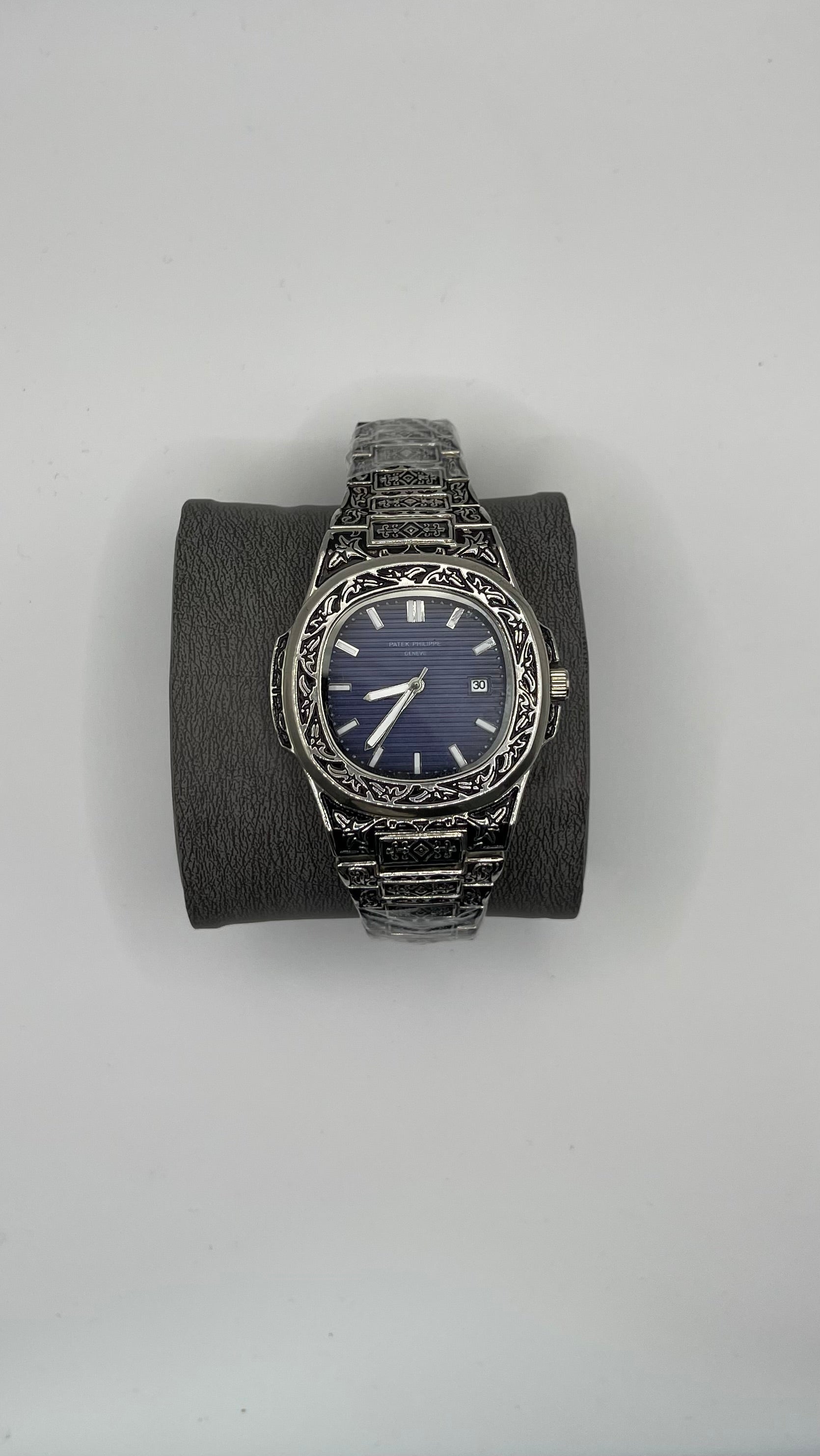 Patek Philippe Nautilus gravée